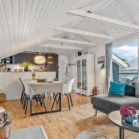 3 Bedroom Awesome In Bjert Vakantiehuis