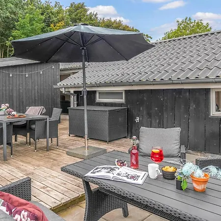Feriehus 3 Bedroom Awesome In Bjert Binderup Strand