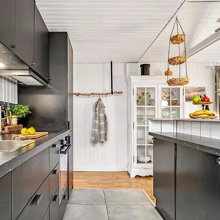 3 Bedroom Awesome In Bjert Hébergement de vacances Binderup Strand
