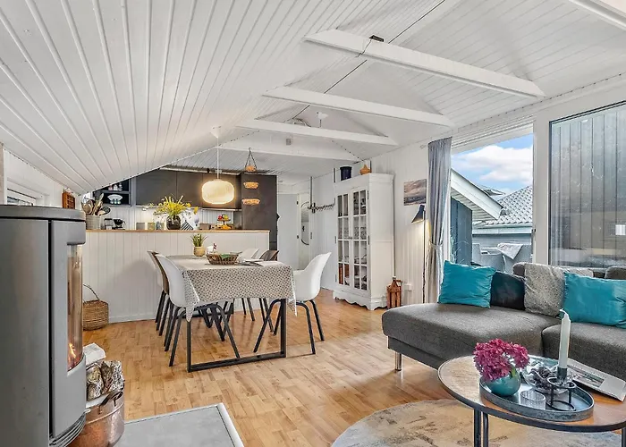 3 Bedroom Awesome In Bjert Dom wakacyjny