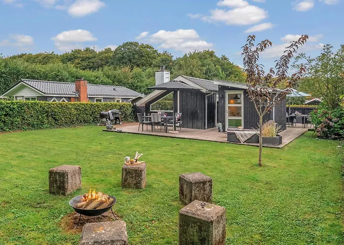 Dom wakacyjny 3 Bedroom Awesome In Bjert *