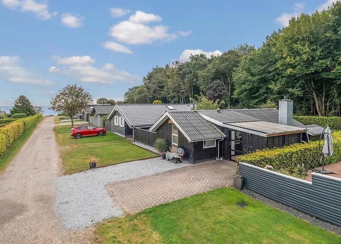 3 Bedroom Awesome In Bjert Dom wakacyjny Binderup Strand